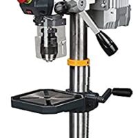 Tischbohrmaschine DQ 18 mit Keilriemenantrieb und Arbeitstisch, ideal für Bohr- und Dreharbeiten im Holzbearbeitungsbereich oder bei der Installation von Rohren