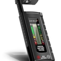 Digitaler Batterietester mit LCD Anzeige - Universal Batterie Tester und präzises Batterieprüfgerät für Haushalt - für AAA, AA, C, D, 9V & 1,5V Knopfzellen