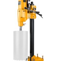 WABROTECH WT255E Diamant-Kernbohrmaschine für professionelles Bohren in harten Baumaterialien wie Beton, Asphalt und Stein. Robuste Konstruktion aus Stahl und Aluminium mit 3950 W-Elektromotor und stufenloser Drehzahlregelung von 0-580 U/min.