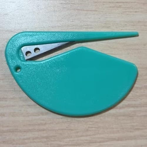 Multifunktionales Werkzeug für Schneideaufgaben, Mini-Brieföffner aus Kunststoff mit praktischen Funktionen wie Papierschneider, Seilschneider und Drahtschneider.