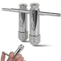 Ein Set aus zwei T-förmigen Schraubenschlüsseln mit Ratschenfunktion, bestehend aus Stahl, für präzises Gewindeschneiden in Werkstatt und Reparaturarbeiten