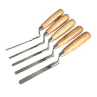 Edelstahl-Fingerspitzkellensatz mit 5 verschiedenen Größen: 6, 8, 10, 12 und 14 mm. Set besteht aus Edelstahl-Kellen mit flachem Federhalter und Holzgriff.