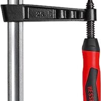 Hochwertige Temperguss-Schraubzwinge mit stabiler Hohlprofilschiene und Riffelung, ideal für anspruchsvolle Arbeiten
