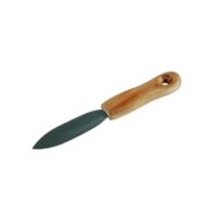 Ein Bild des Handelskönig Kitmessers, das verwendet wird, um Kitt in Fenster- und Türrahmen festzudrücken. Das Messer besitzt ein Aufhängeloch für sichere Verbindungen und besteht aus hochwertigen Materialien.