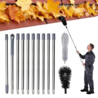 Mann verwendet das MospdyGear Gutter Reinigungsbürste Kit zur Reinigung von Dachrinnen, Gartenarbeit im Haushalt, effektives Werkzeug für die Reinigung von Dachrinnen und Gartenarbeit im Haushalt