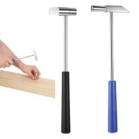 Zwei kleine Doppelhämmer für Schmuckherstellung, leicht und tragbar. Ideal für kleinere Projekte und Heimwerkerarbeiten.