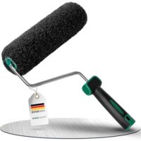 Hochwertige Spachtelrolle mit Nylon-Rolle, 2K-Griff und Stielaufnahme für effiziente Beschichtungsarbeiten bei Wand- und Deckenoberflächen.