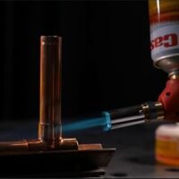 Gaskartusche von Castolin Eutectic mit 1450 Gramm und einem Volumen von 380 Millilitern. Ein Produkt für Heimwerker und Handwerker zur Brennstoffzufuhr.