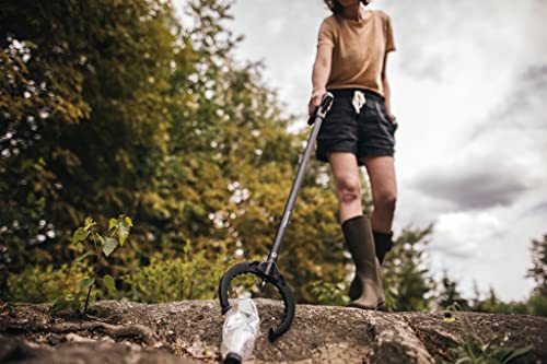 Gartenarbeit, Fiskars Greifer, Stahlstiel, 87,5 cm lang, schwarzes Design, ideal für das Einsammeln von Abfällen und Laub