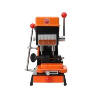 Vertikale Schlüsselfräsmaschine mit hoher Geschwindigkeit von 8000 U/min für Heimwerker und Schlosser. Multifunktionales Gerät mit horizontal beweglichem Griff und zusätzlicher Werkzeugschublade.