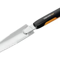 Fiskars Unkrautstecher für tief verwurzeltes Unkraut, Länge: 39,6 cm, Schwarz/Orange, Rostfreier Stahl/Kunststoff