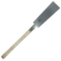 Zweischneidige Säge von SUIZAN mit weißem Griff und zwei scharfen Blättern für effiziente Holzverarbeitung.