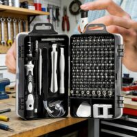 Vielzahl an Werkzeugen für Reparaturen und DIY-Projekte, einschließlich Präzisions-Schraubendrehern und Bits für Elektronik, Telefon und Hausreparaturen.
