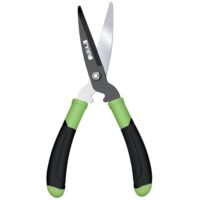 Gartenschere mit grünem Griff und schwarzen Klingen, ideal für präzise Heckenbeschneidung und Sträucherschnitt
