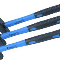 Vier Hämmer im Set von Condor Werkzeug 2900, darunter drei Hammer mit Gewichten 300g, 500g und 800g sowie ein Gummigriff mit Fiberglasstiel. Die Hämmer sind nach DIN 1041 geprüft.
