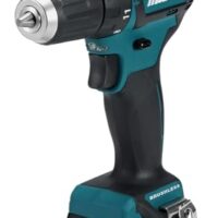 Makita DF332DSAE Bohrmaschine, 18 W, 10.8 V, Schwarz, Blau - Detailansicht einer robusten und funktionellen Bohrmaschine mit blauen und schwarzen Farben, ideal für den täglichen Gebrauch in Heim oder Werkstatt.