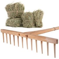 Holz-Rechen mit langem Stiel und breiter Harke für Garten, Beet und Rasen. Bequeme Gartenharke für Heu und Laubrechen.